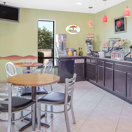 Super 8 By Wyndham Clarksville Ar מראה חיצוני תמונה