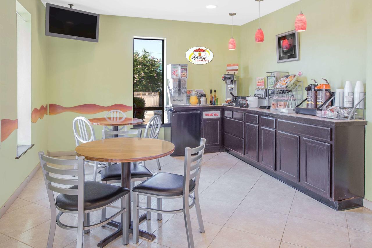 Super 8 By Wyndham Clarksville Ar מראה חיצוני תמונה