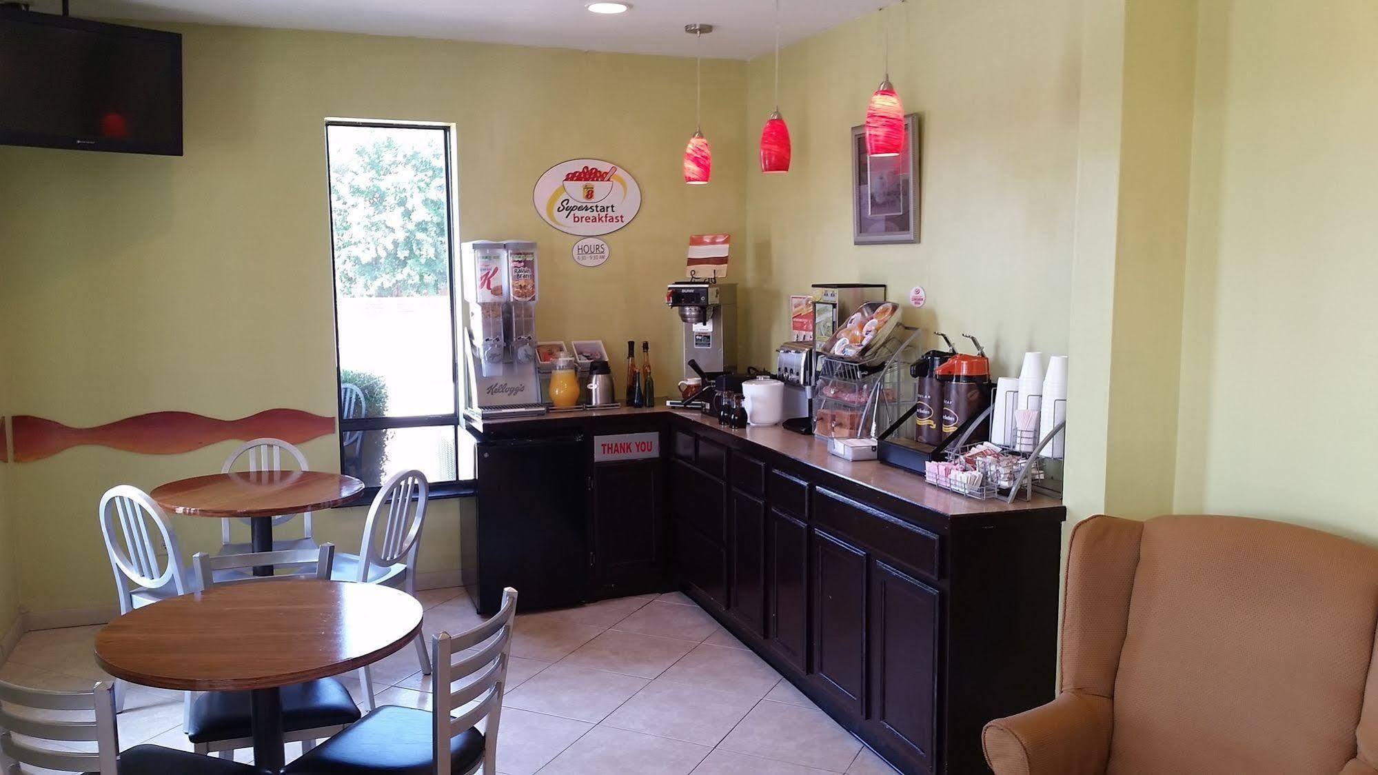 Super 8 By Wyndham Clarksville Ar מראה חיצוני תמונה